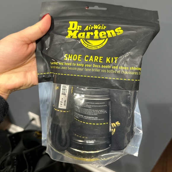 Dr Martens sz 7 like new, worn twice - Picture 15 of 16